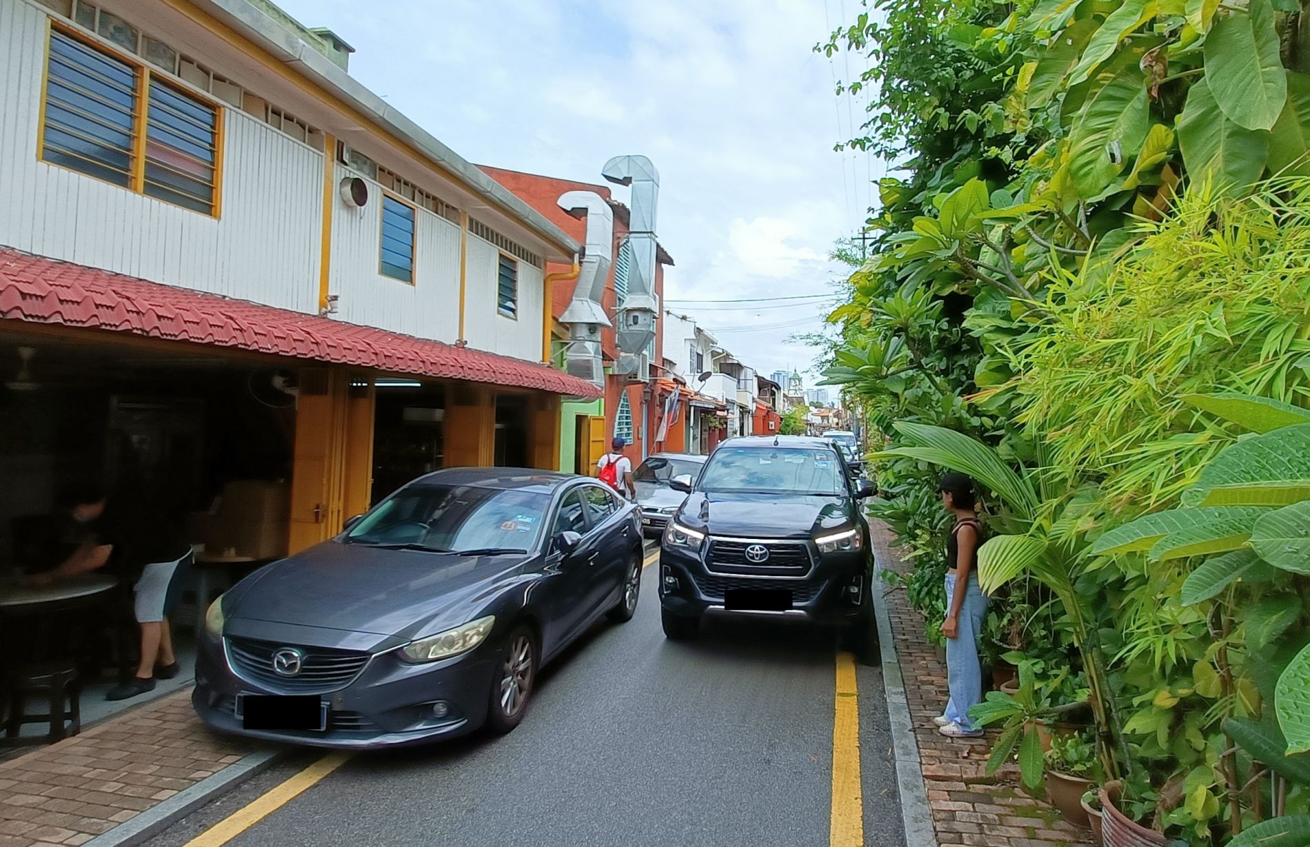 （古城封面主文）周六乱泊车，执法人员直接给“三万”