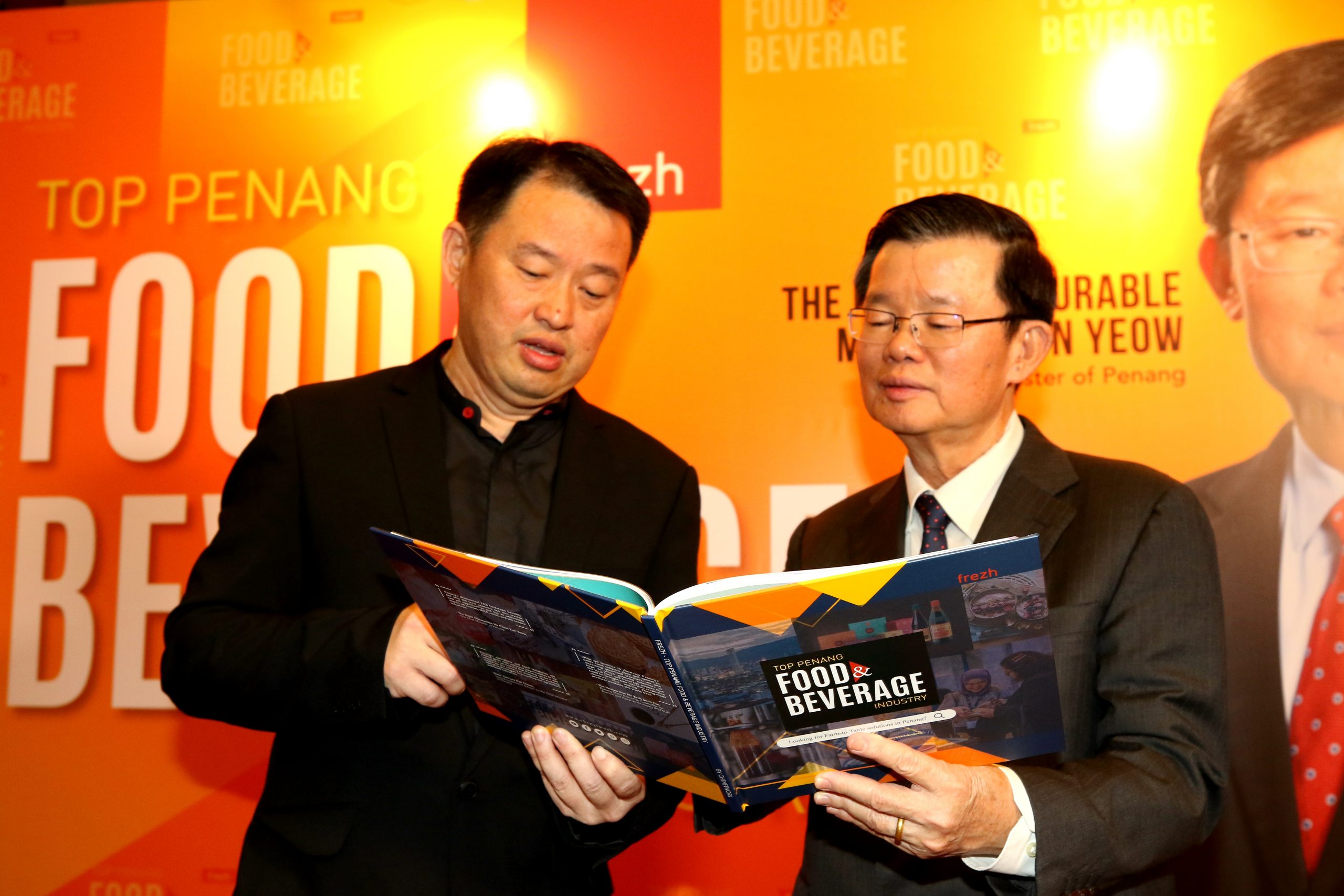 （大北马）曹观友为“槟城顶级食品饮料行业录”主持新书推介礼