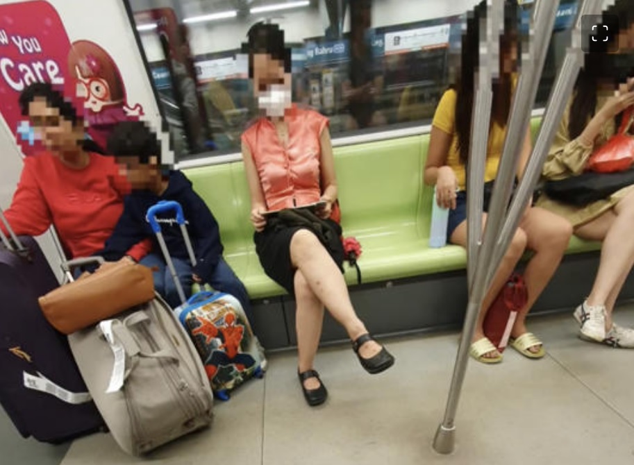 （已签发）柔：狮城二三事：旅客一家大小到狮城旅行，遭女子破口大骂指行李占据地铁车厢空间