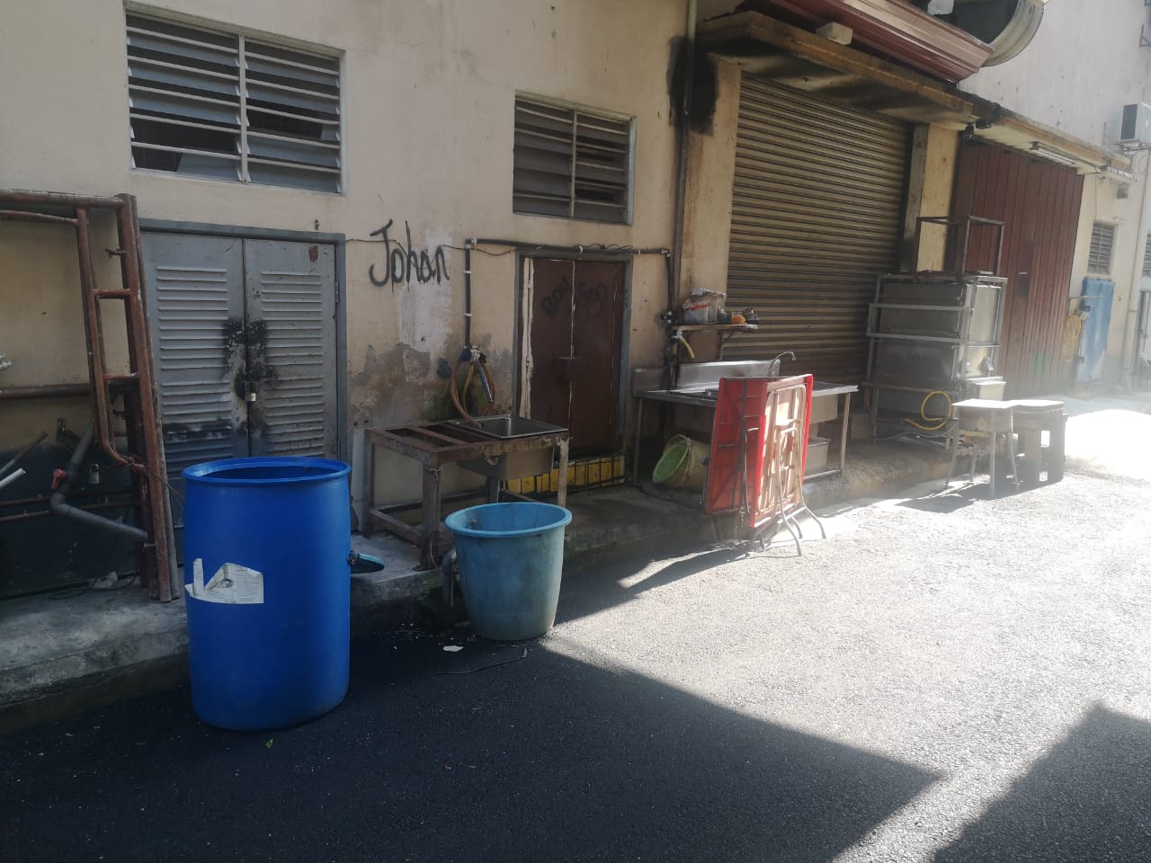 +mz头//大都会/峇尤丁宜商业区处处是垃圾堆