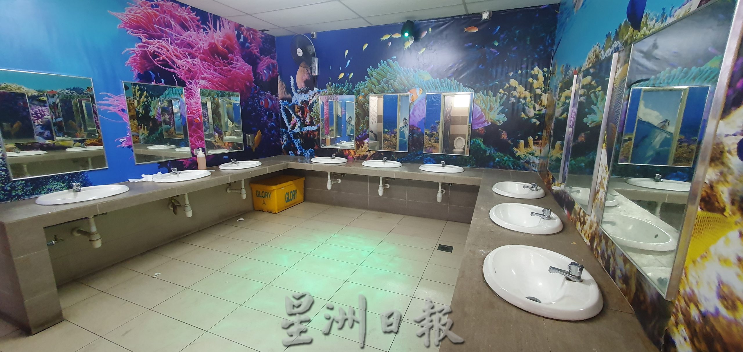 NS芙蓉/芙公市“海底世界”公厕再玩新花样，装两LED灯贴近主题也变打卡点