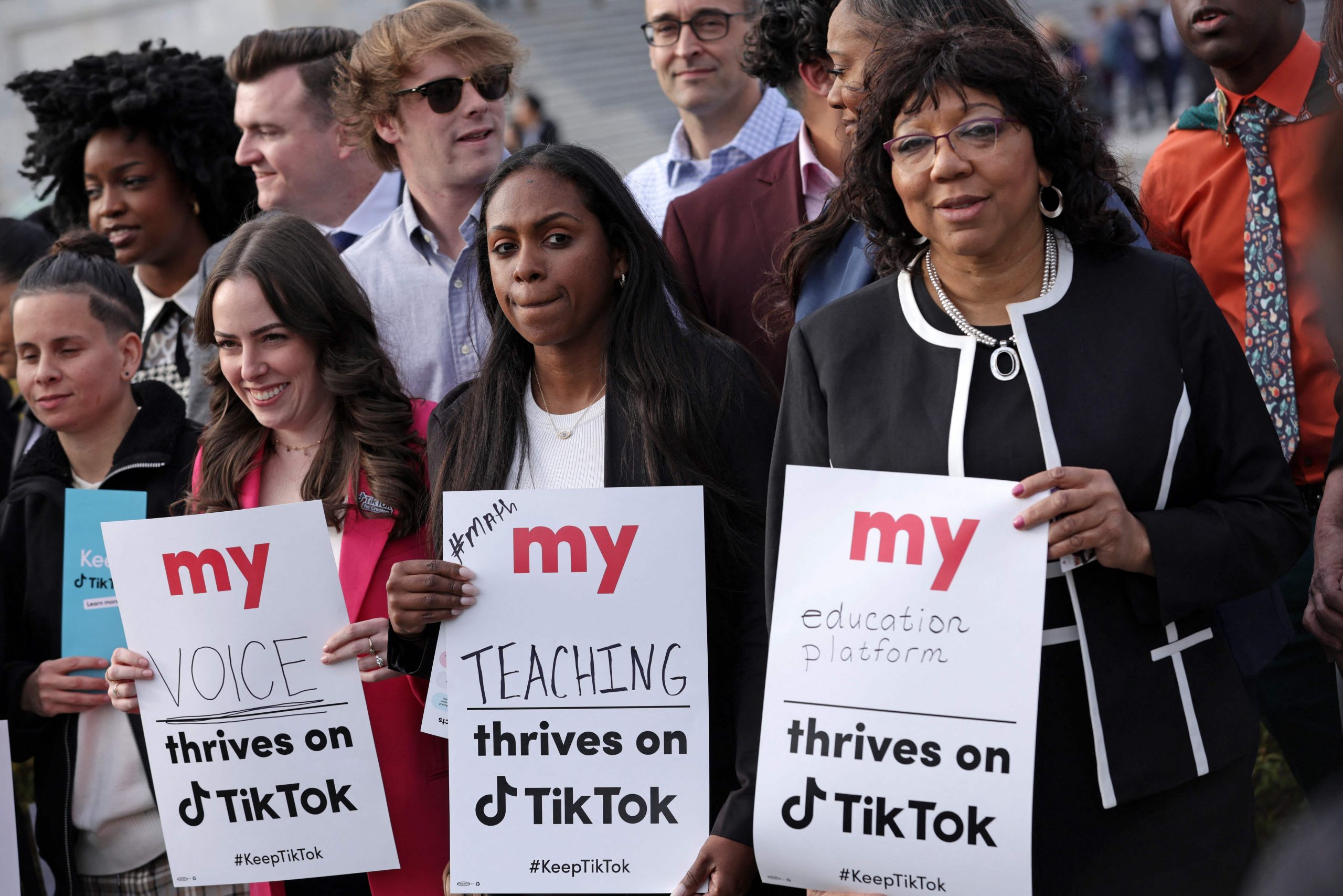 TikTok用户到美国国会示威 反对实施禁令