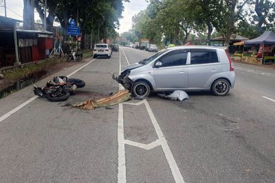 摩托车骑士疑闪避突然转向卡车 与轿车迎面相撞后丧生