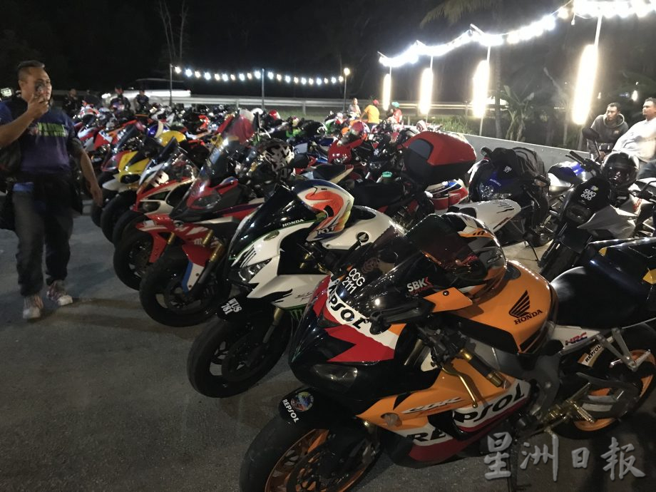 ★请上网 ：100辆超级摩托车浩浩荡荡来到江沙送爱心与弱势群体一同开斋