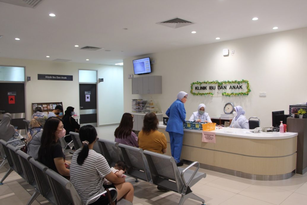 东：劳勿中央医院今天开始不接受门诊病人，全部转移至劳勿县诊所