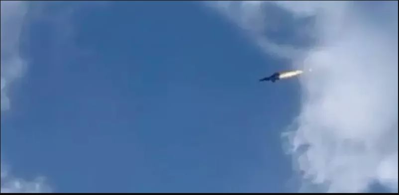 俄罗斯一架米格31战机起火坠毁！2飞行员弹跳逃生