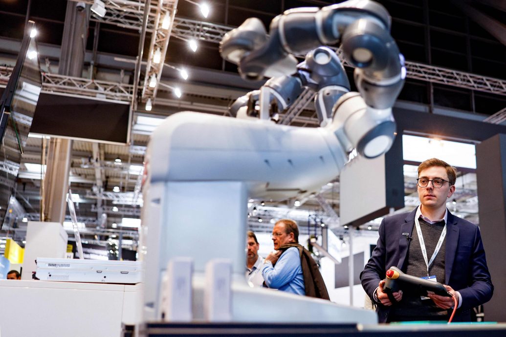 制造商寄望AI可提升工厂生产力