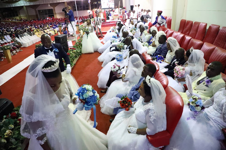 复活节办联合婚礼 南非逾800对新人结连理