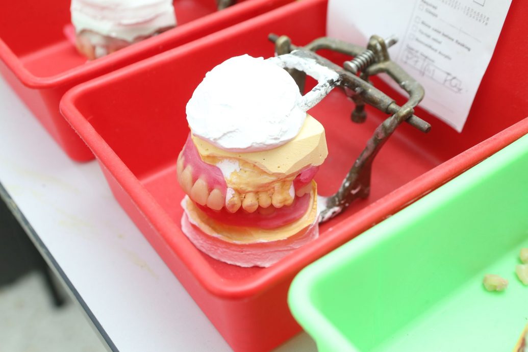 奇门罕馆 | 齿科技术协会 掌握最新牙技师技能