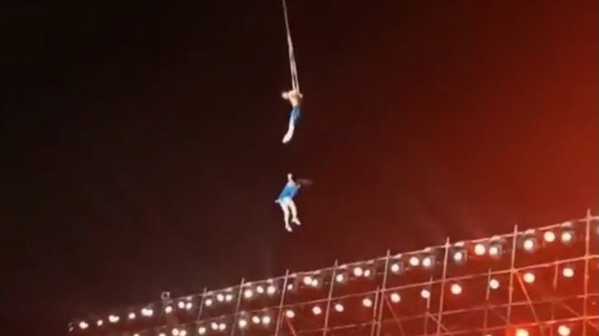 安徽宿州杂技表演 1名女演员由高空跌落舞台死亡