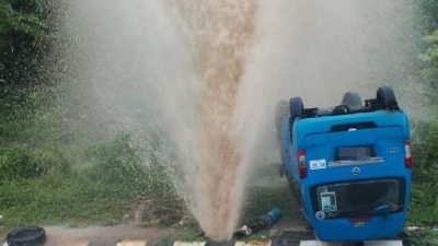 客货车撞破水管 峇东多区断水