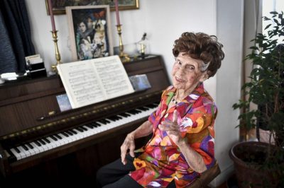 法国108岁人瑞钢琴家日练4小时 心境常保年轻