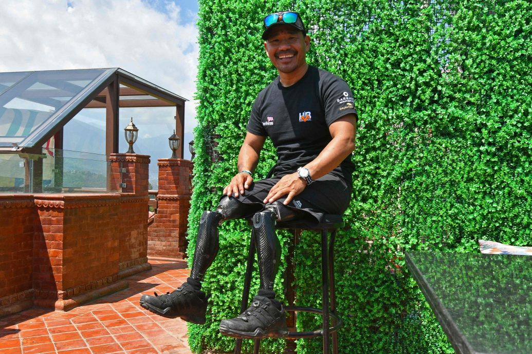 尼泊尔退役军人双膝截肢 复健多年挑战5月攻顶圣母峰