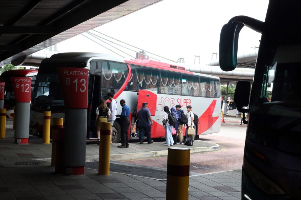 柔：周末碰上开斋节长假  长途巴士服务增至300趟次 