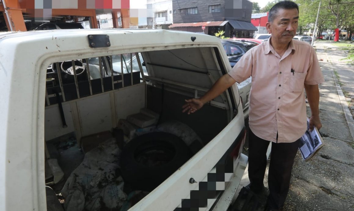 甲洞鸿图园工商业区 废车占位养蚊堆垃圾