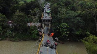 哥伦比亚桥断多车坠落  3个月前才检修 当局下令彻查