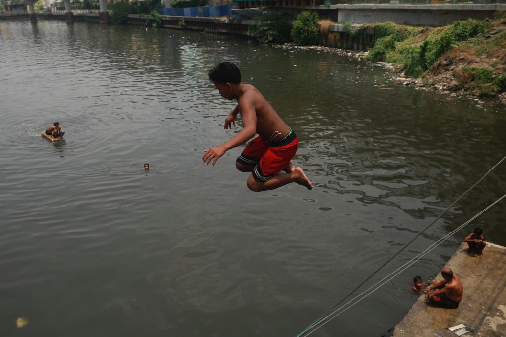 看世界／菲律宾“圣周”长假疯戏水 本月已72人溺毙