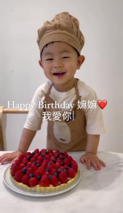 薛家燕73岁生日收大惊喜　2岁孙DIY蛋糕唱生日歌祝