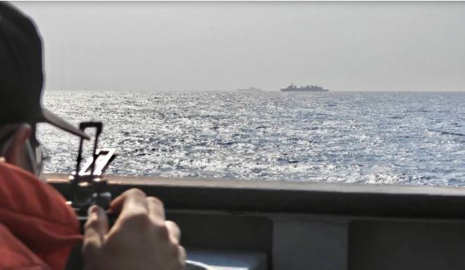 解放军山东舰现踪鹅銮鼻外海200浬 邱国正：美航母在台湾东部400海里处