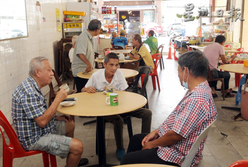 进行水管工程及水管爆裂 怡新旧街场水污浊制水