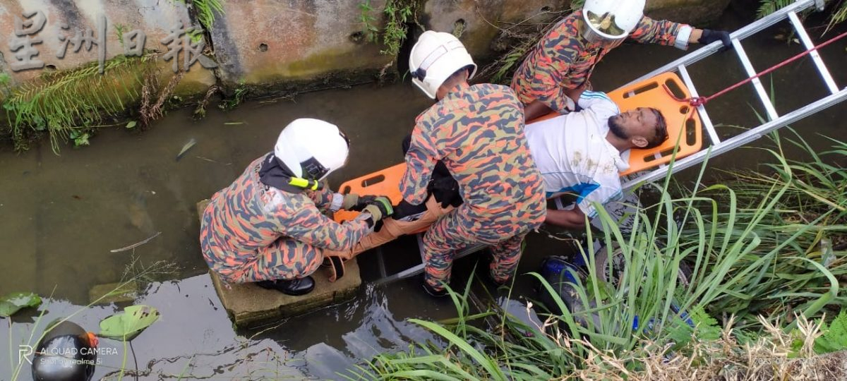 青年跌进大沟渠 消拯员救上送院治疗