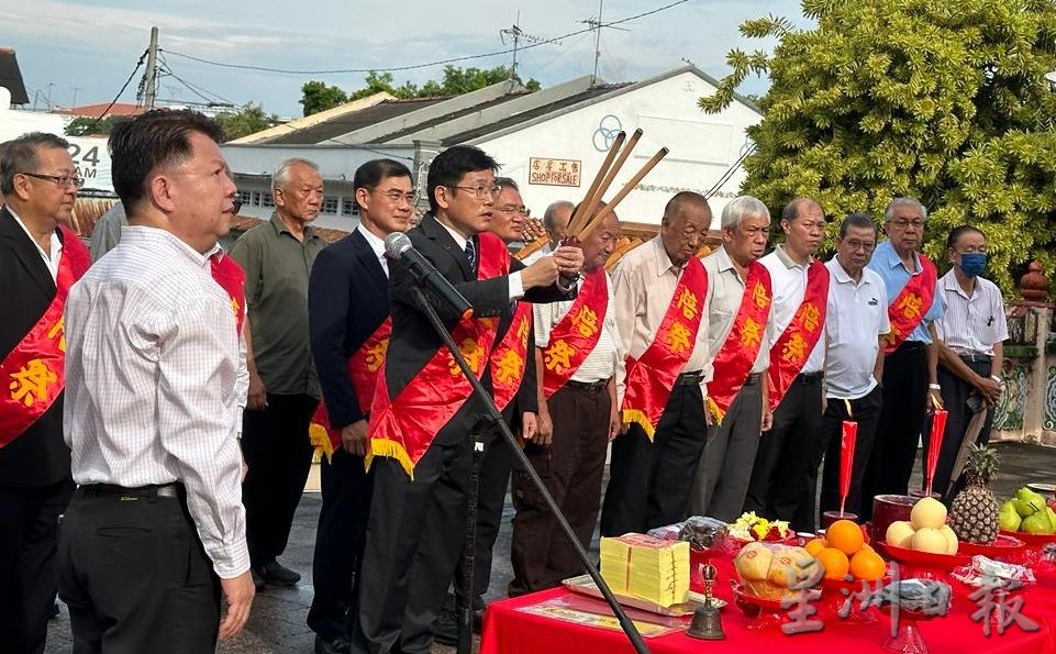 甲华团公祭仪式 约30政商社团代表追悼