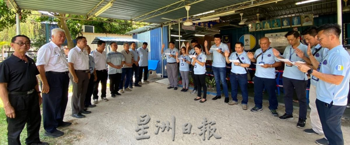 （大北马）爱心和谐义工协会在槟城威北社区警务会所增设第二个食物库。