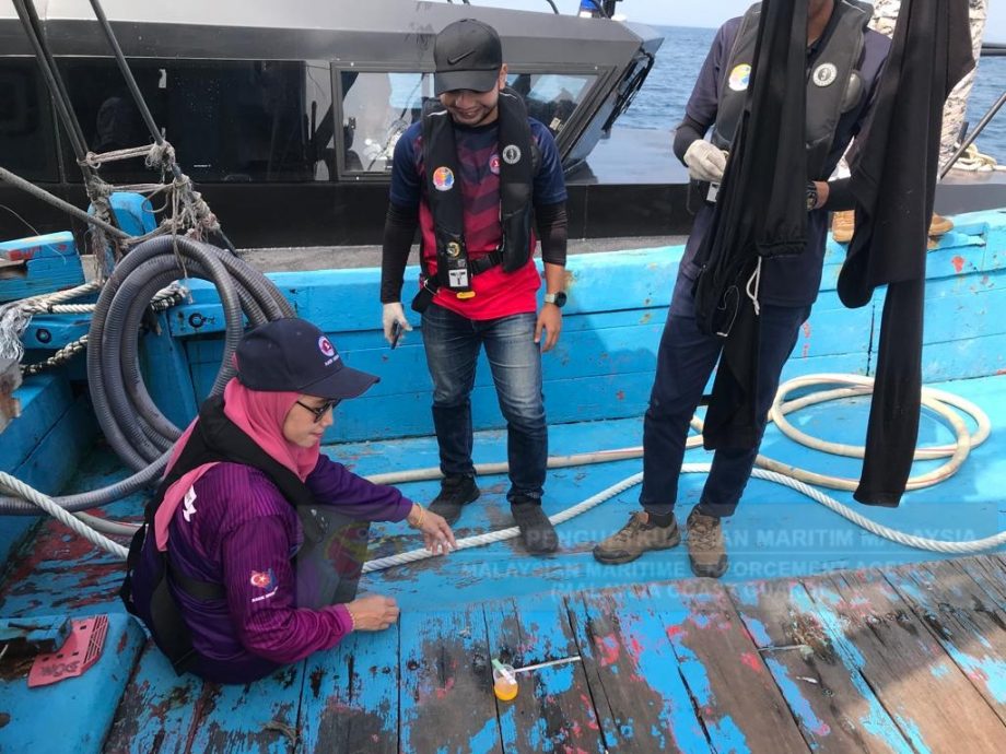 （已签发）柔：海上扫毒突击6渔船1钓船，37岁渔夫涉吸毒被捕
