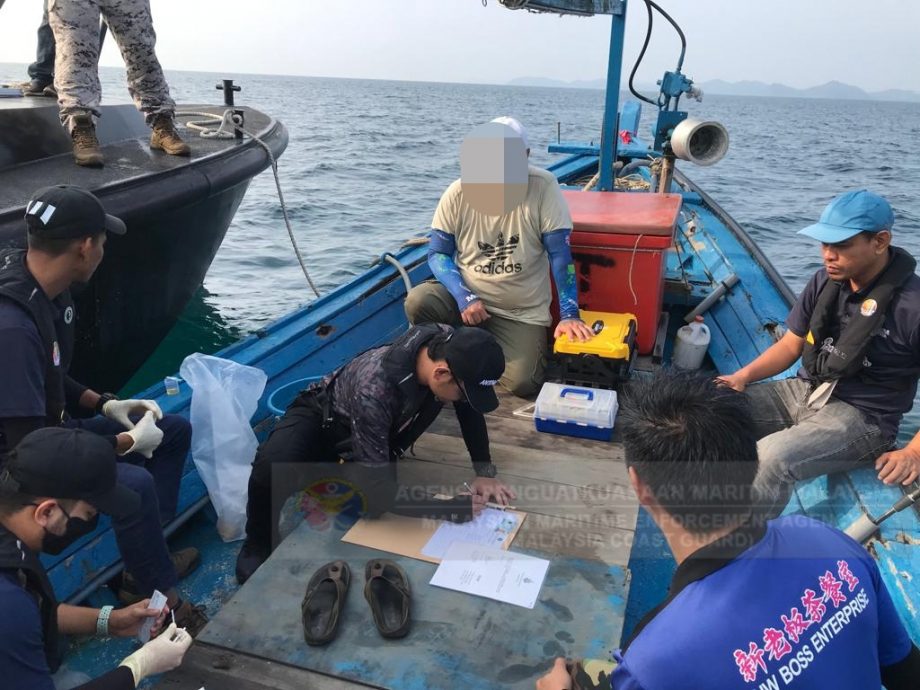 （已签发）柔：海上扫毒突击6渔船1钓船，37岁渔夫涉吸毒被捕