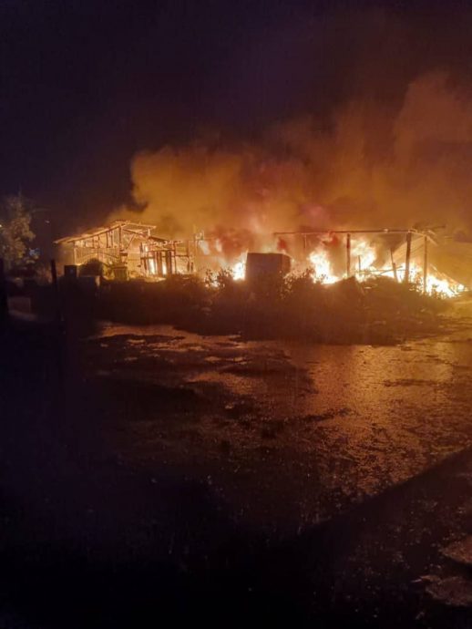 （已签发）柔：笨珍市区一渔民仓库起火狂烧，所幸未有人员伤亡