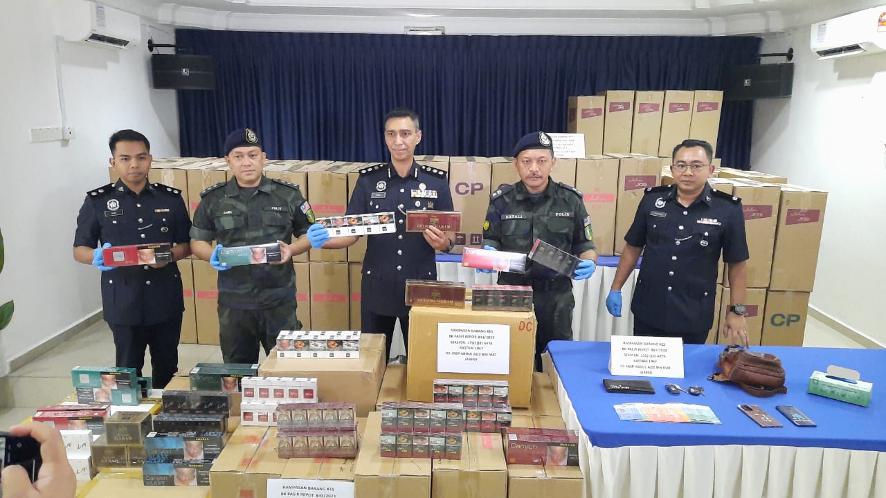 （已签发）柔：麻坡警方再立功，捣破价值逾百万令吉私烟案