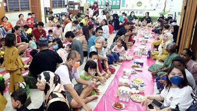 Non-Muslim parents break fast with Muslims at kindergarten