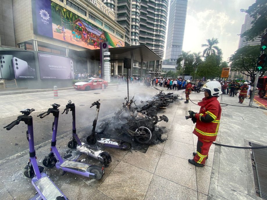 KLCC阳光广场火警 17辆摩托车滑板车付之一炬