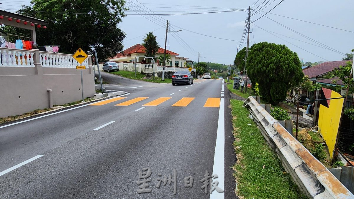 NS封面主文／花城大小事：新村路窄，来往车辆同行 惊险万分