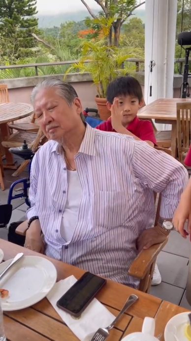 71岁洪金宝享三代同堂之乐 一细节揭真实健康状态	