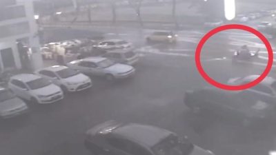 视频 | 老妇五条路被摩托撞 附近民宅电眼画面不清