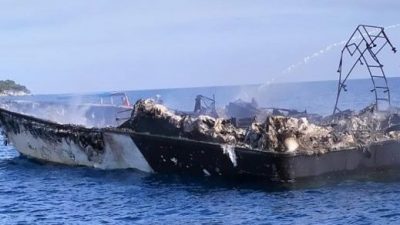 视频 | 乐浪岛往码头途中 渡轮失火79乘客获救