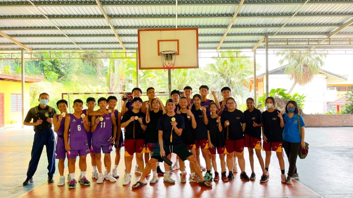 东:加叻中学篮球队蝉联冠军