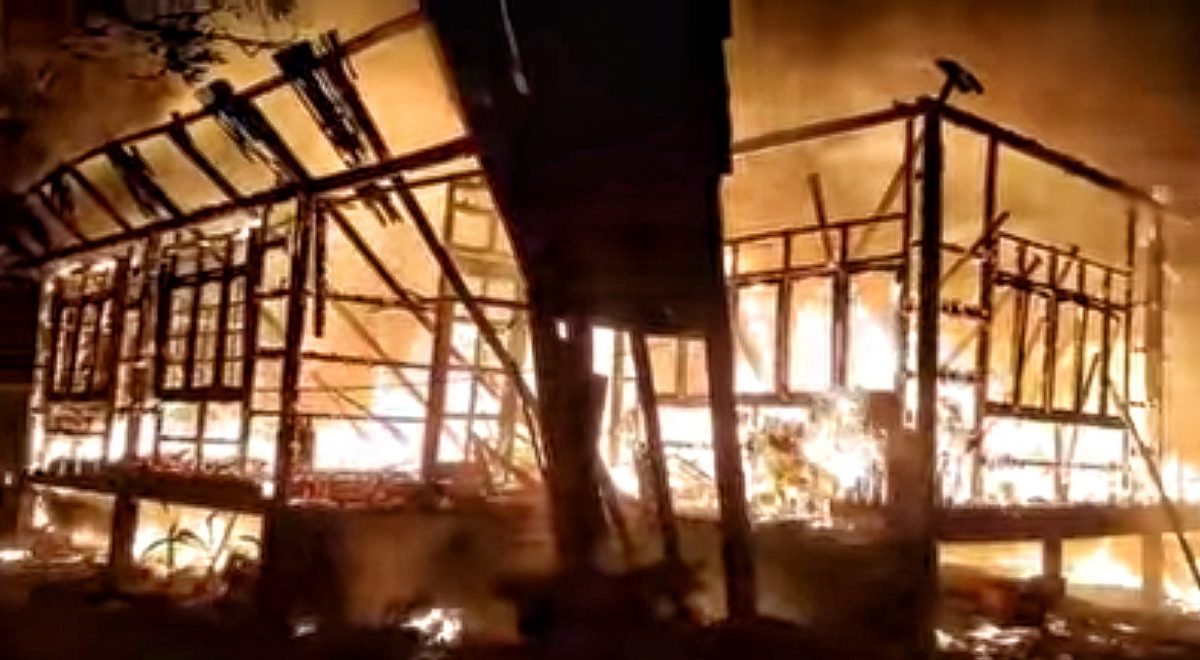 东:甘榜孟端实令一民宅昨晚发生大火，一对兄妹命丧火海。