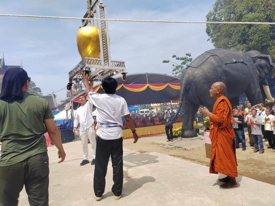 东：巴西马县乌塔马兰僧王佛寺（Wat Uttamaram）举办三大盛会，获得逾千人出席，场面热闹。