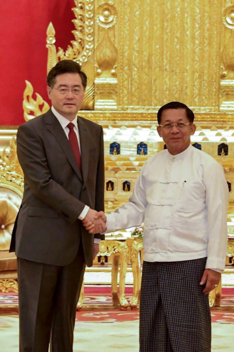中国外长秦刚与缅甸军头会谈 誓言予以支持