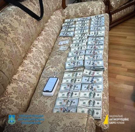乌克兰“最高法院”院长被捕　沙发上铺满美钞现金