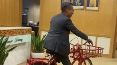 办公室骑脚车被批评 法米：会检讨