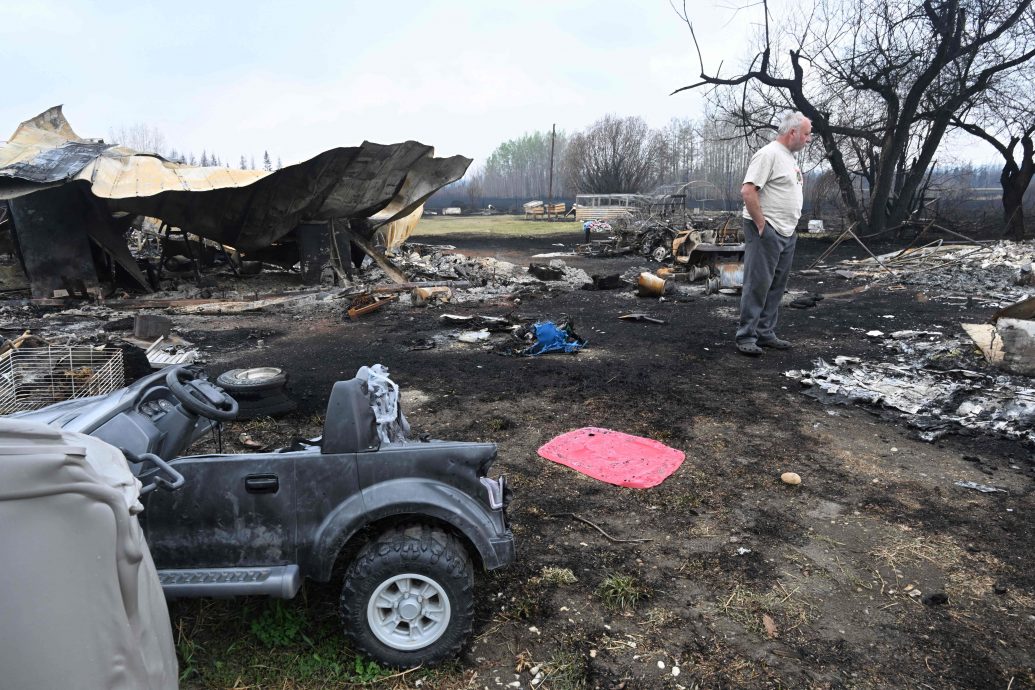 加拿大西部野火持续蔓延　约1.65万居民被迫疏散
