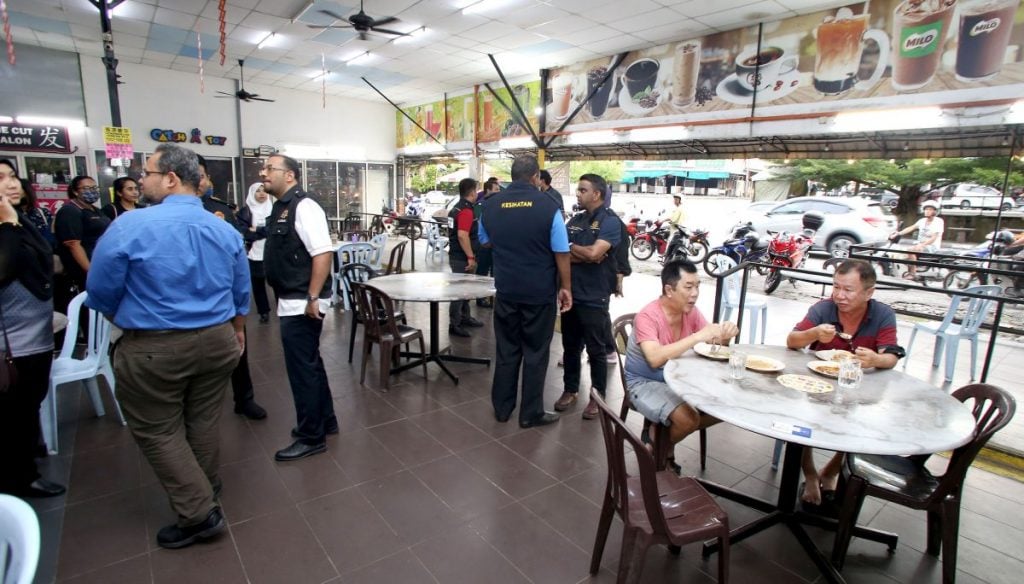 卫生部展开取缔行动 食肆最多人吸烟 罚RM250