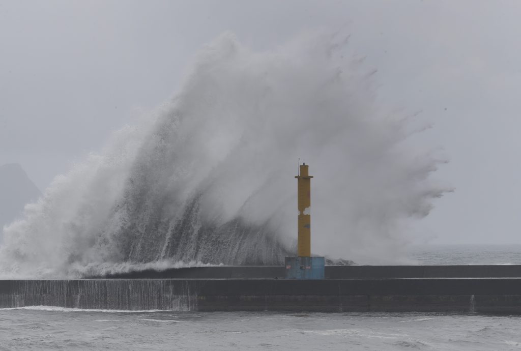 台风玛娃袭击台东、菲律宾北部  往日本南部移进