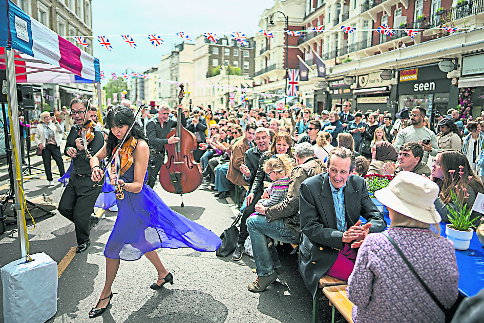 天下事  庆祝英王加冕 全国大午餐会 延续女王街头派对传统 