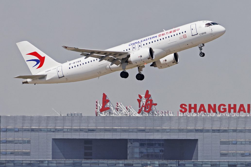 头)商业首航成功　中国产客机C919正式进入民航市场