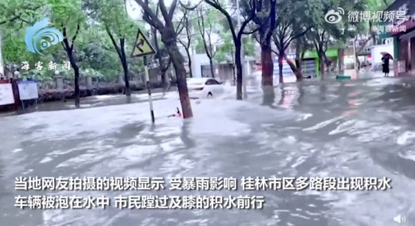  广西桂林暴雨371所学校紧急停课　民众边开车边觉得“车要浮起来”
