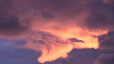 台风玛娃逼近 台东天空出现火烧云